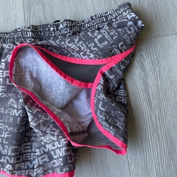 Under Armour Spellout Semi-Fitted Running Shorts S - Picture 5 of 5